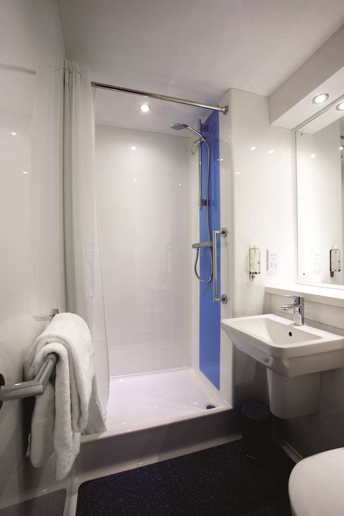 Travelodge Lutterworth Leicester Room photo